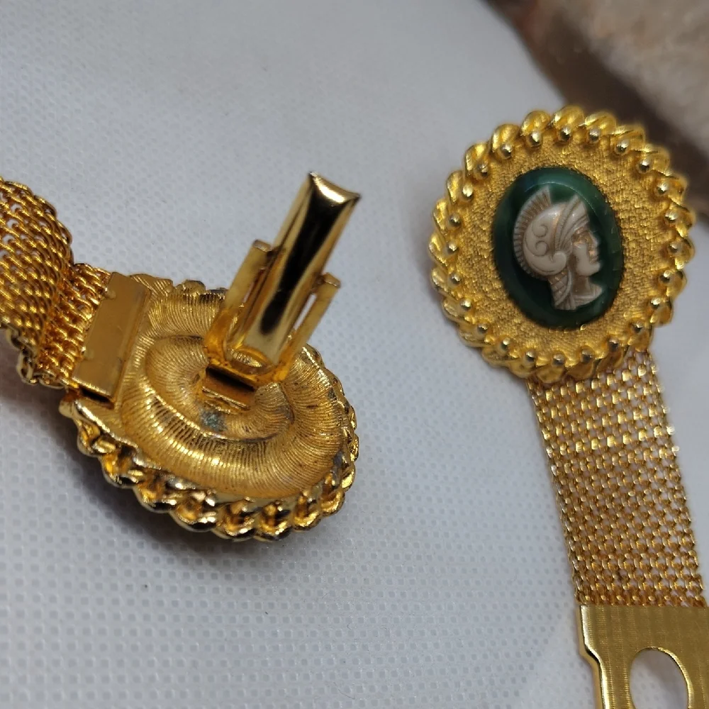 Vintage Gold Tone and Green Soldier Cameo Unisex Cufflinks - Picture 6 of 8